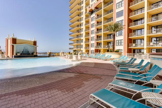 a car parked on the side of building