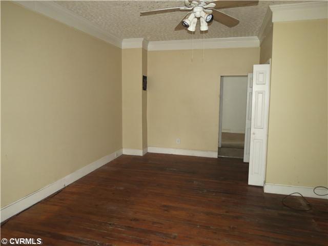 2400 West City Point Road Hopewell, VA 23860 - Photo 4 of 9 Living Room