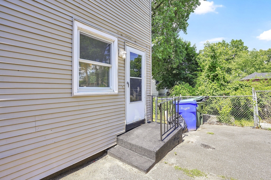 57-59 East Bay Path Terrace Springfield, MA 01109 - Photo 8 of 34