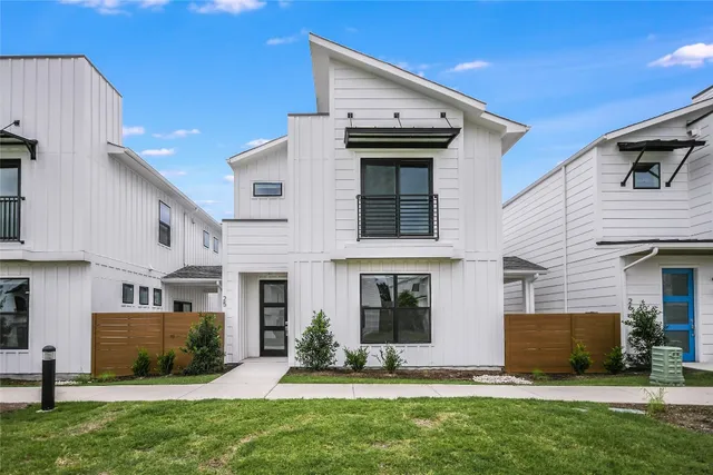 a view of outdoor space yard and front view of a house