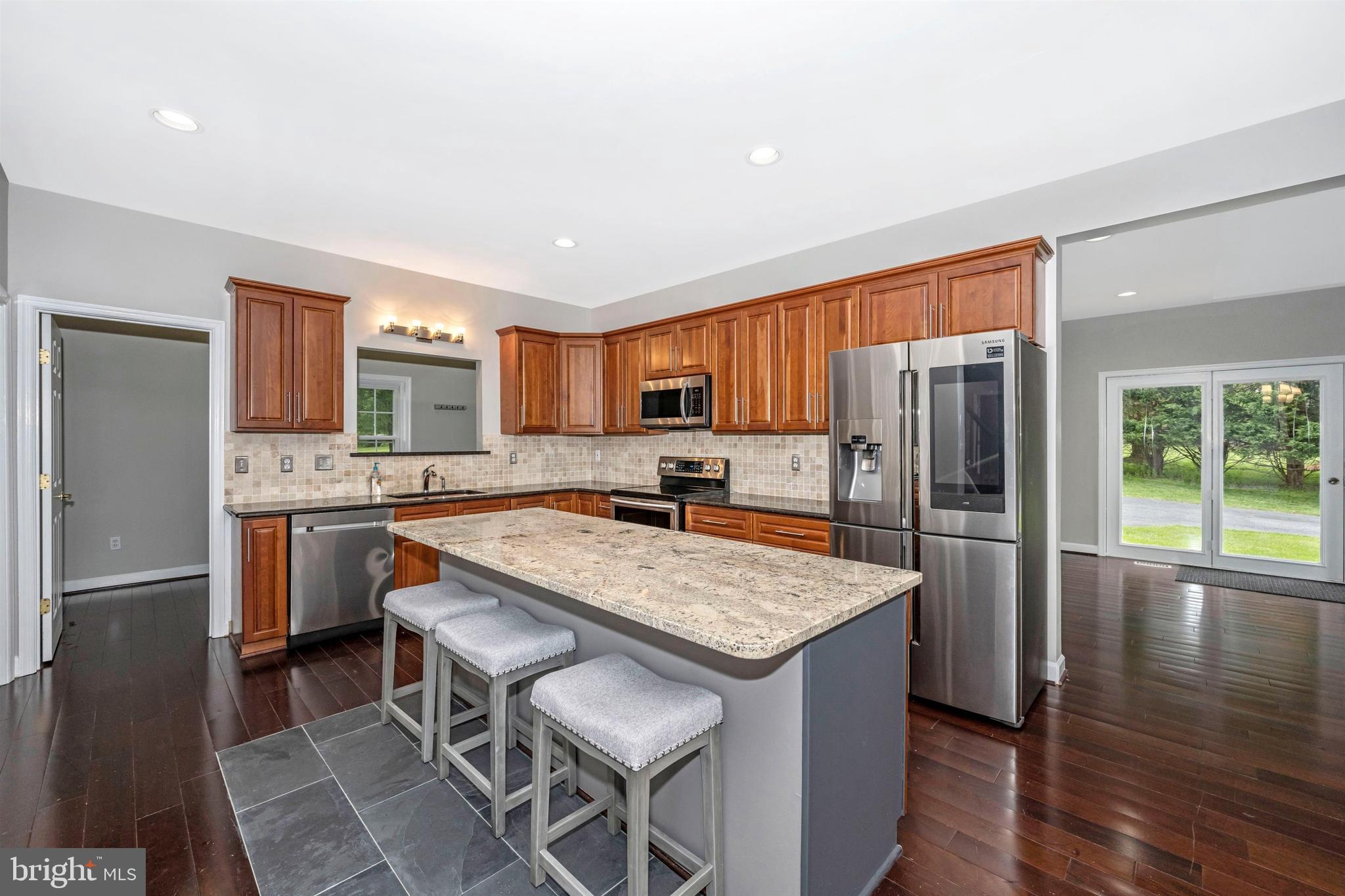 23707 Woodfield Road Gaithersburg, MD 20882 - Photo 11 of 44 Gallery Image 11