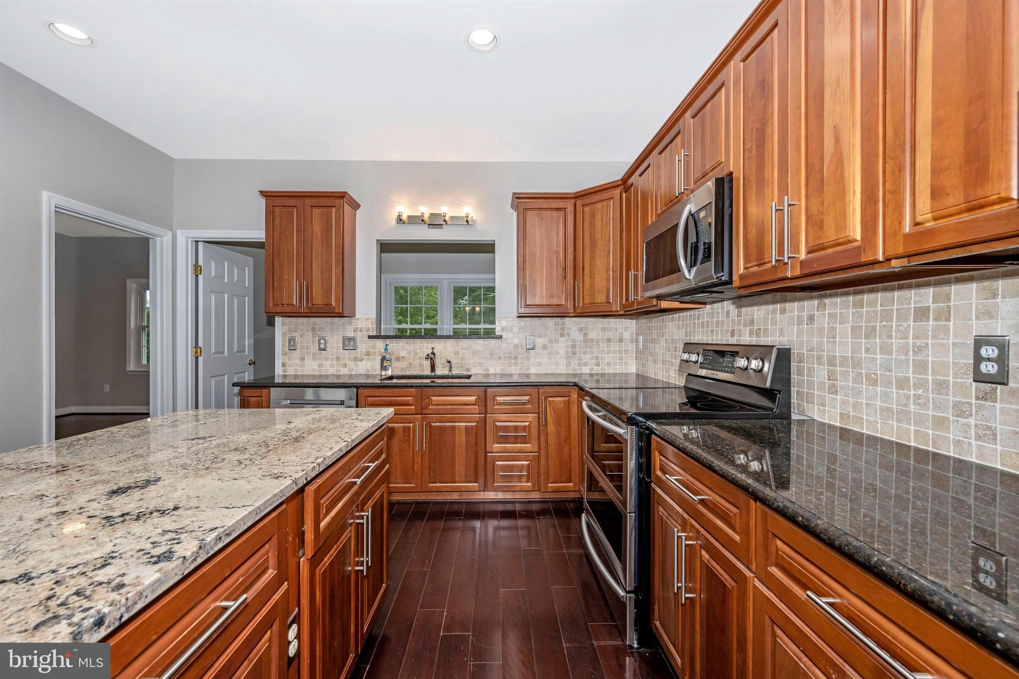 23707 Woodfield Road Gaithersburg, MD 20882 - Photo 12 of 44 Gallery Image 12