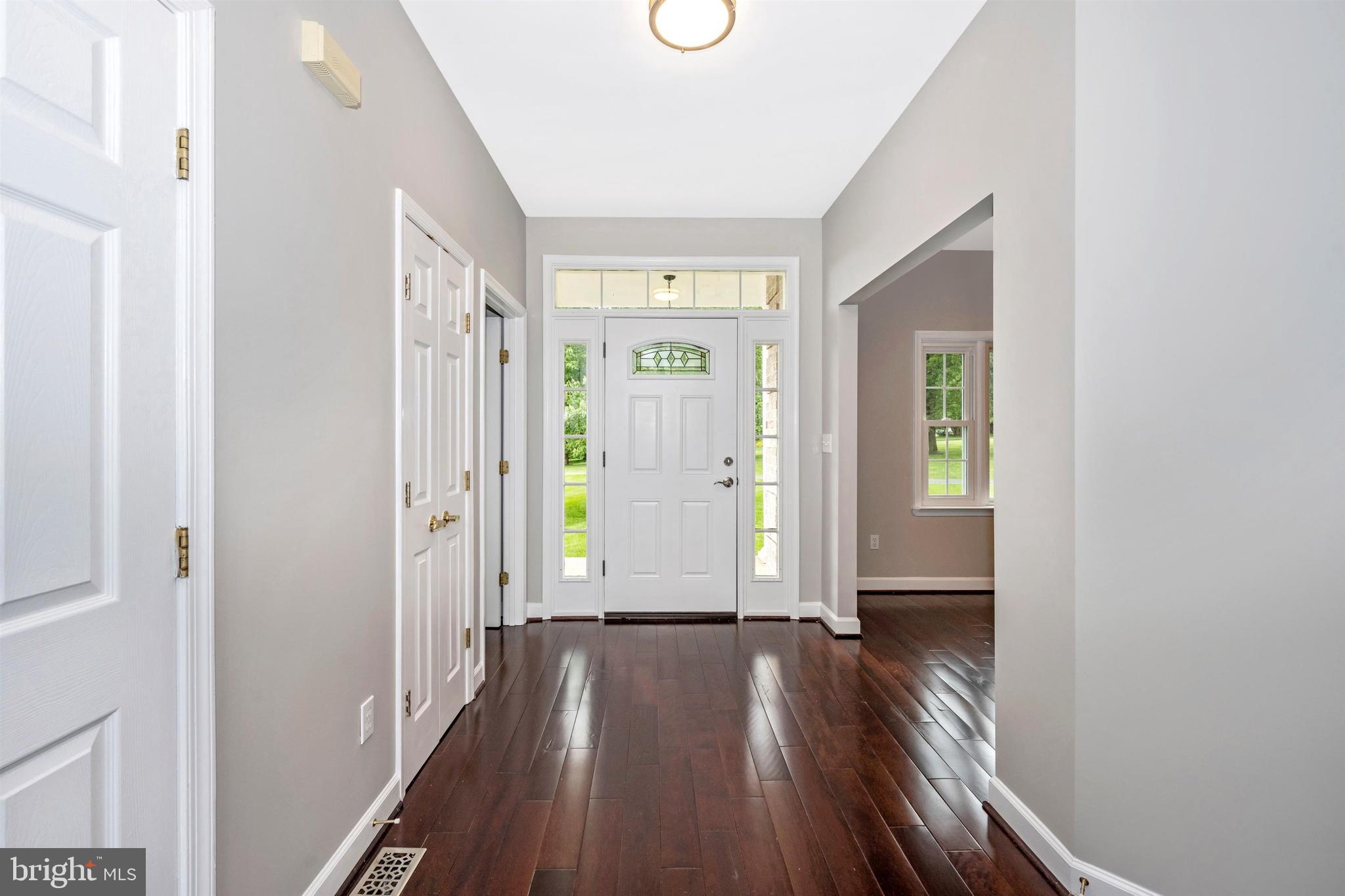 23707 Woodfield Road Gaithersburg, MD 20882 - Photo 5 of 44 Gallery Image 5
