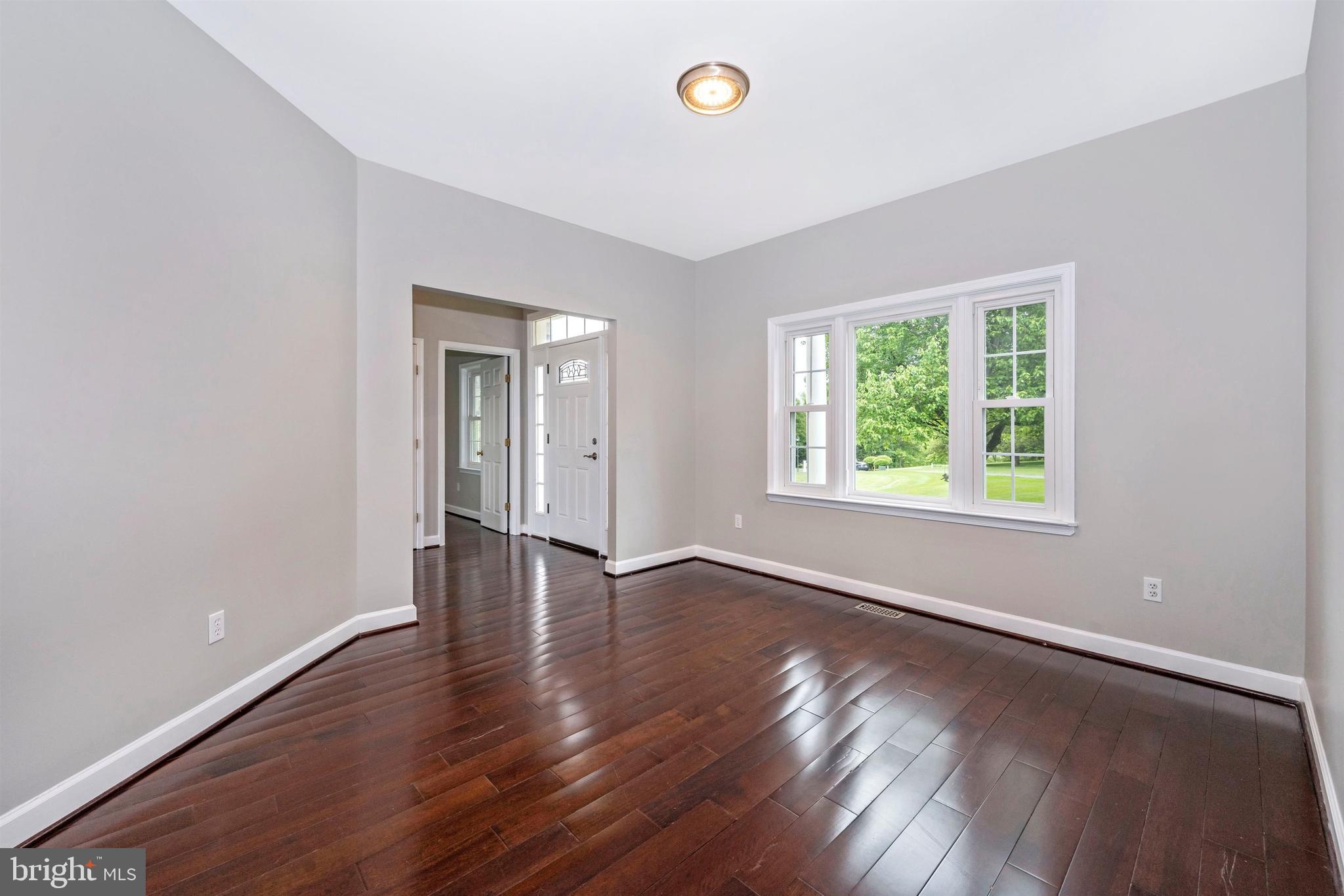 23707 Woodfield Road Gaithersburg, MD 20882 - Photo 10 of 44 Gallery Image 10