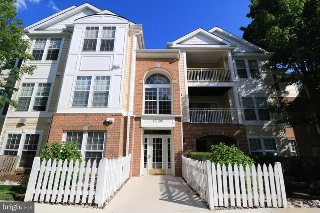 $2,300 | 12000 Amber Ridge Circle, Unit A102, Germantown, MD 20876