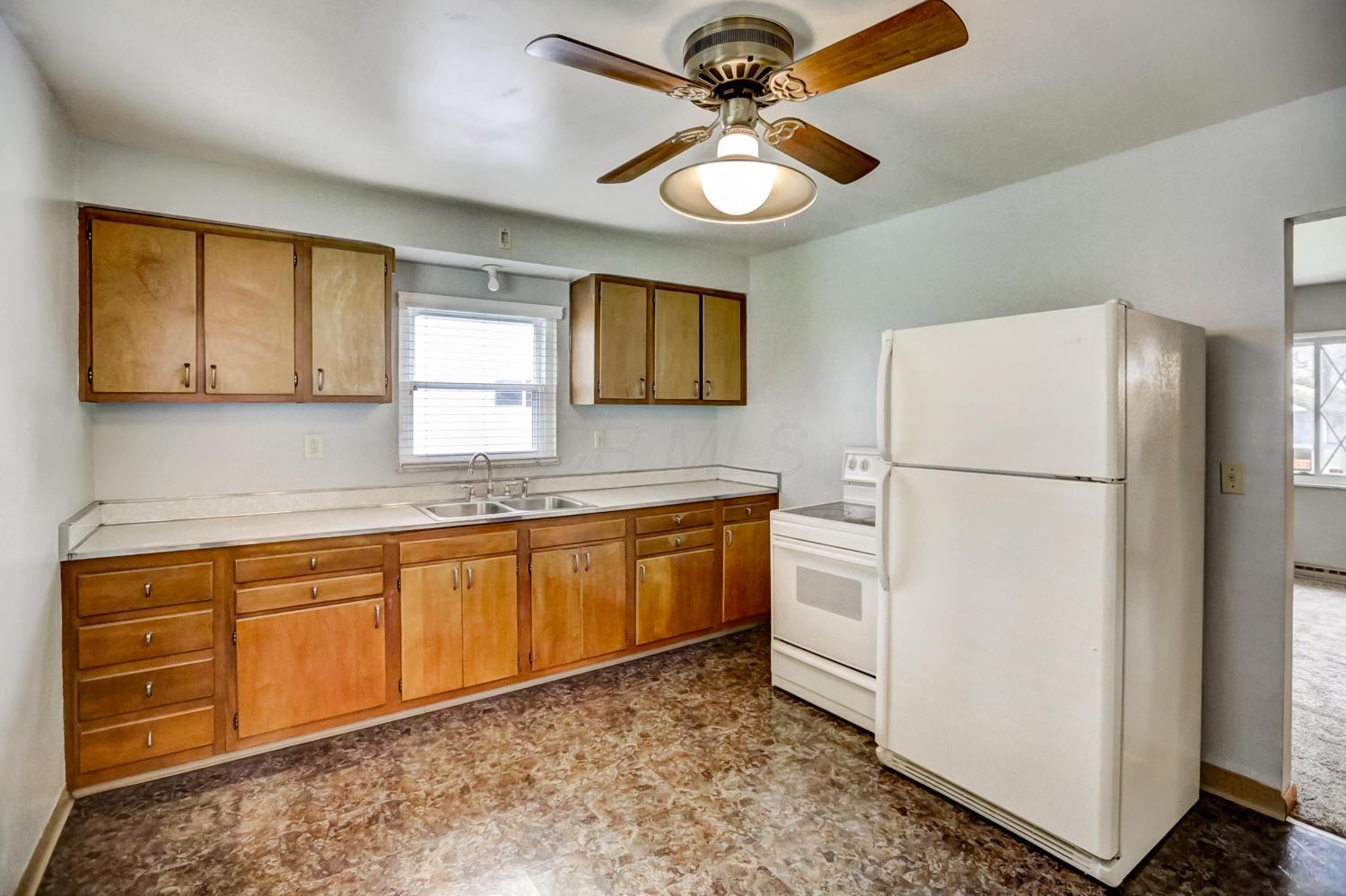 1360 Koebel Road Columbus, OH 43207 - Photo 8 of 29