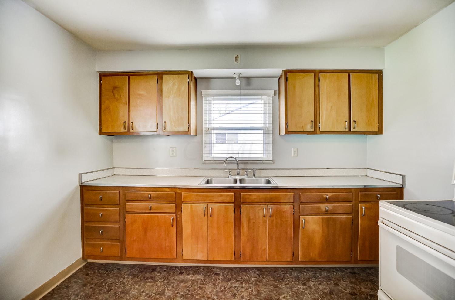 1360 Koebel Road Columbus, OH 43207 - Photo 9 of 29