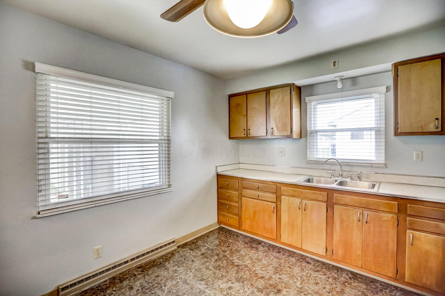 1360 Koebel Road Columbus, OH 43207 - Photo 10 of 29