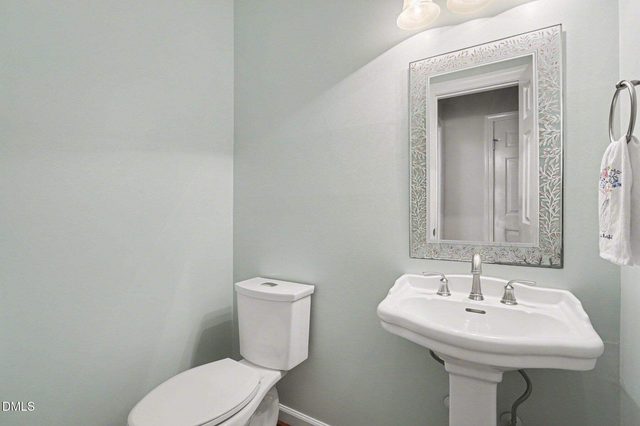 9412 Springdale Drive Raleigh, NC 27613 - Photo 11 of 28 006_file_9765