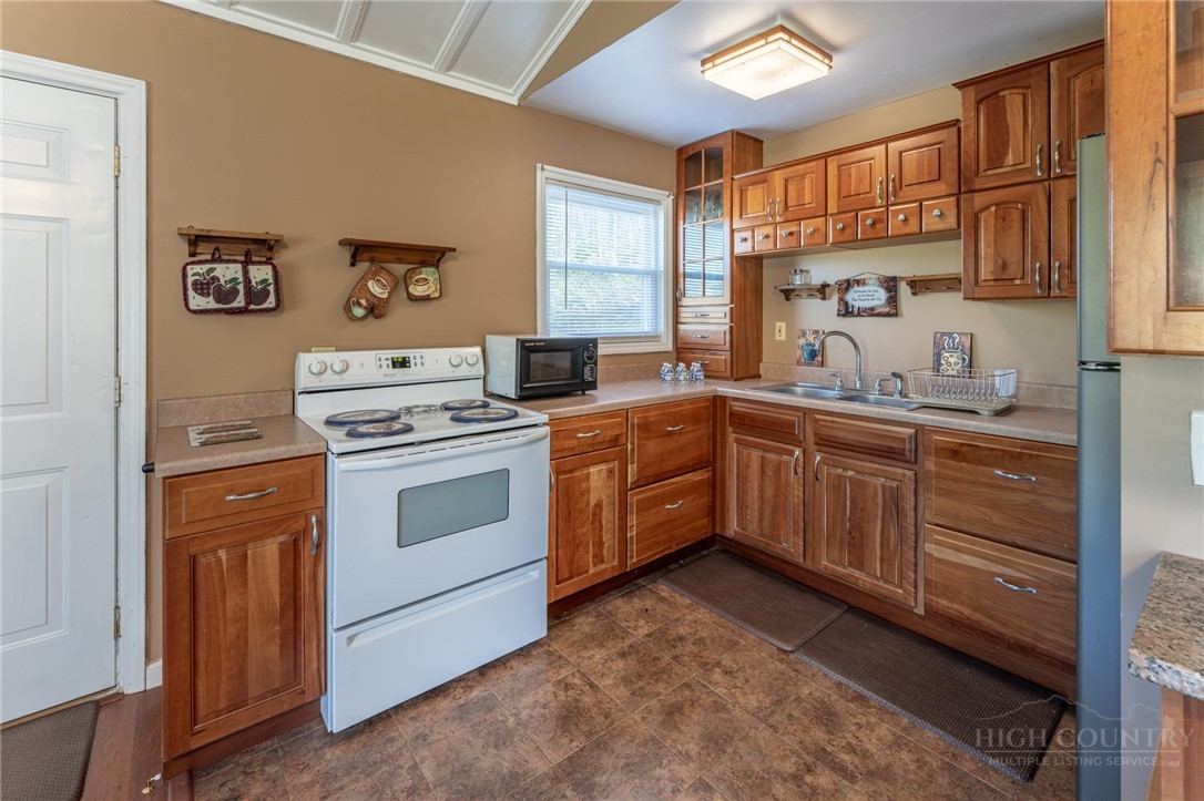 455 Gaither Poe Road Laurel Springs, NC 28644 - Photo 8 of 27