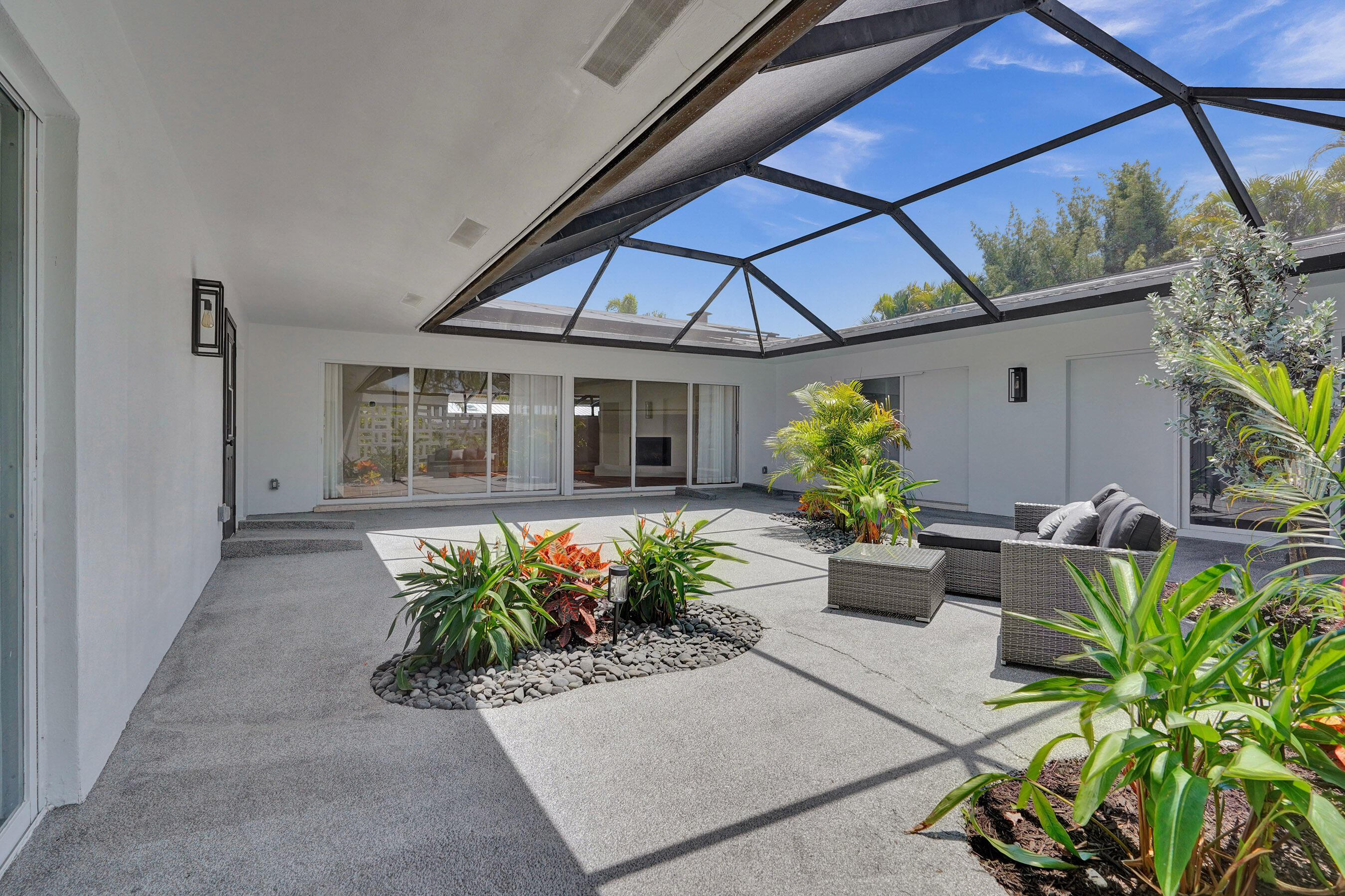 450 Northwest 15th Street Boca Raton, FL 33432 - Photo 27 of 33 Courtyard