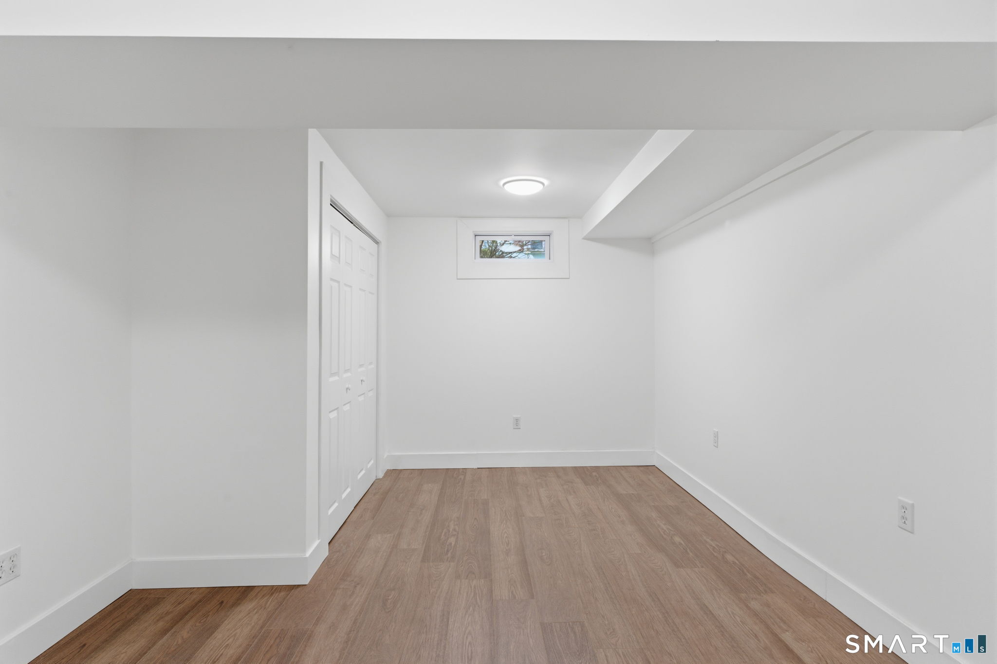 16 Beverly Road East Lyme, CT 06357 - Photo 38 of 40 a view of a hallway