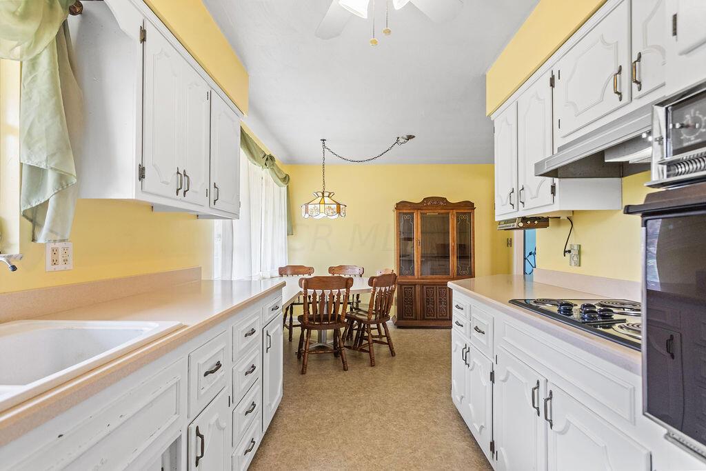 3054 Westwick Road Columbus, OH 43232 - Photo 2 of 37 7G5A3149