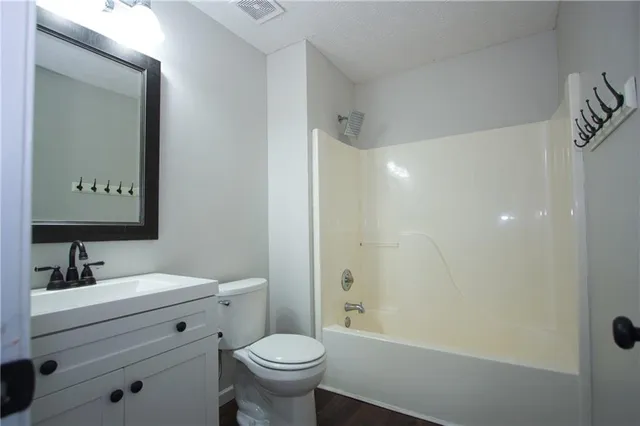 $2,400 | 413 Vista Way, Loganville, GA 30052