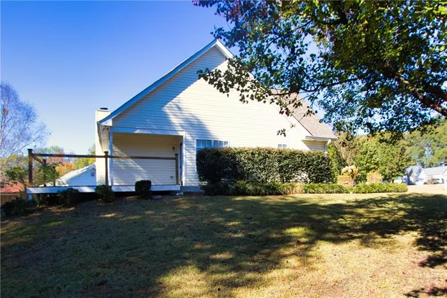 $2,400 | 413 Vista Way, Loganville, GA 30052