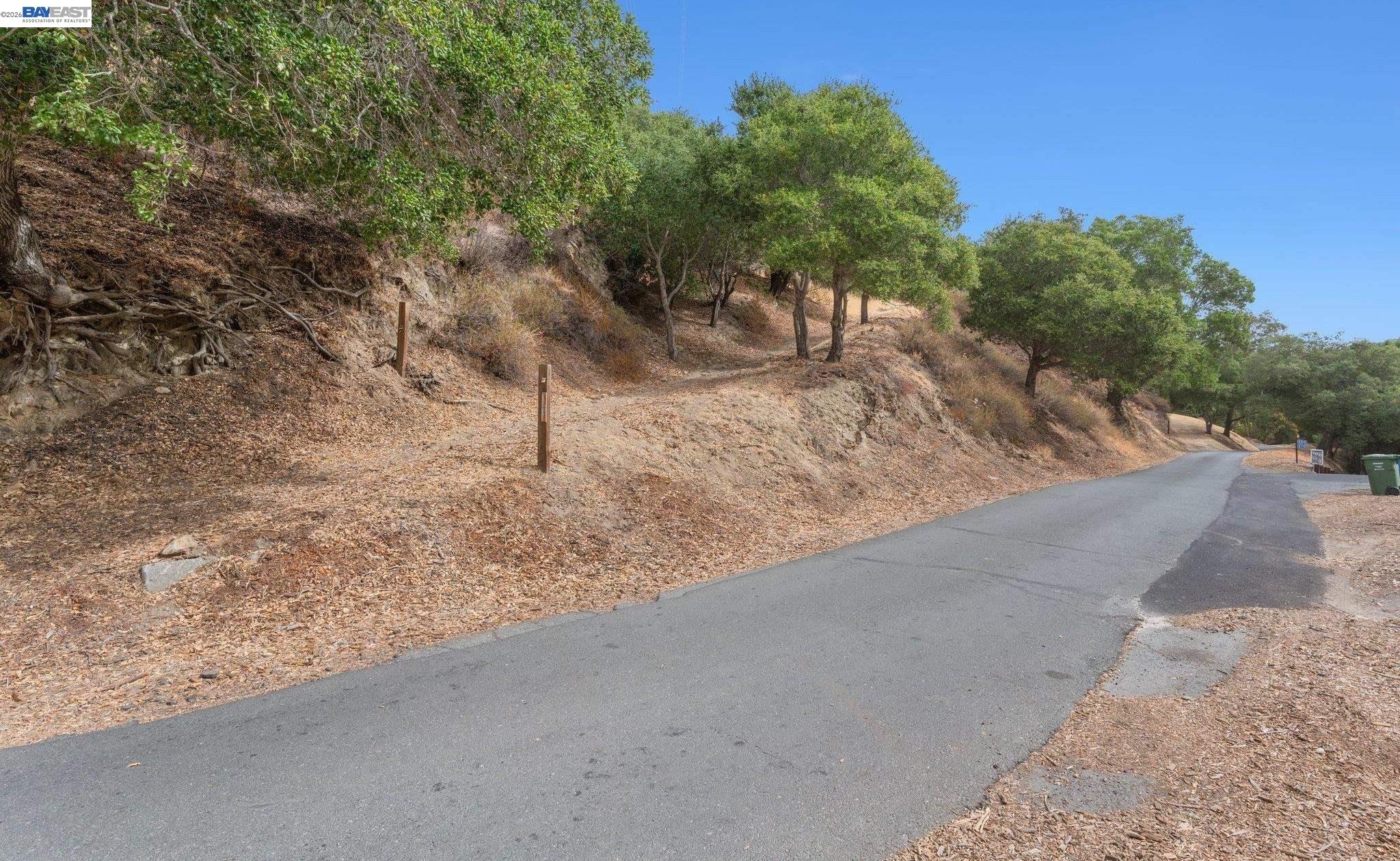 0 Hunsaker Canyon Road Lafayette, CA 94549 - Photo 20 of 26 a view of a dry yard with trees