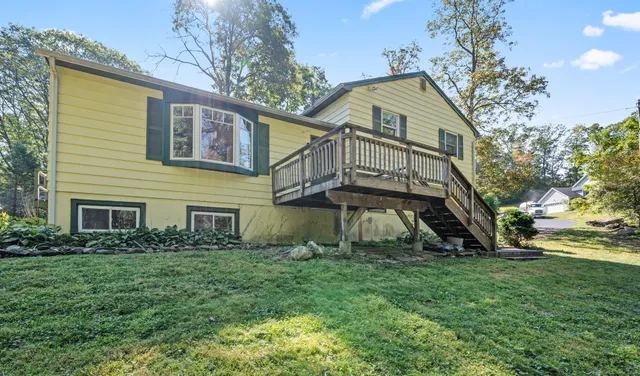 a view of a house with a yard