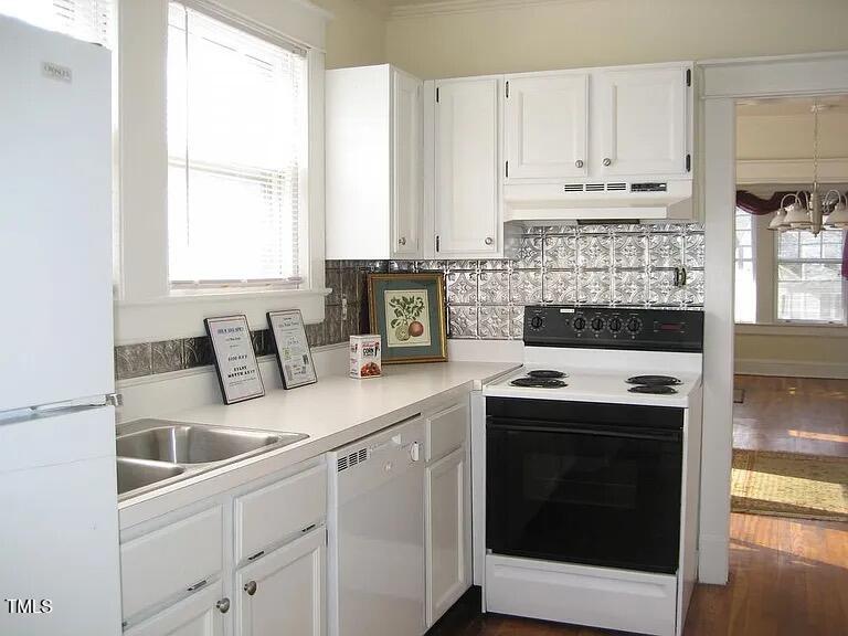 1308 Wake Forest Road Raleigh, NC 27604 - Photo 24 of 27 Kitchen w appliances