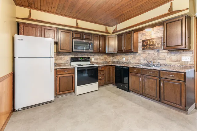 $149,500 | 219 South Lakeview Street, Sturgis, MI 49091