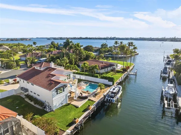 $2,695,000 | 1725 Baywood Drive, Sarasota, FL 34231