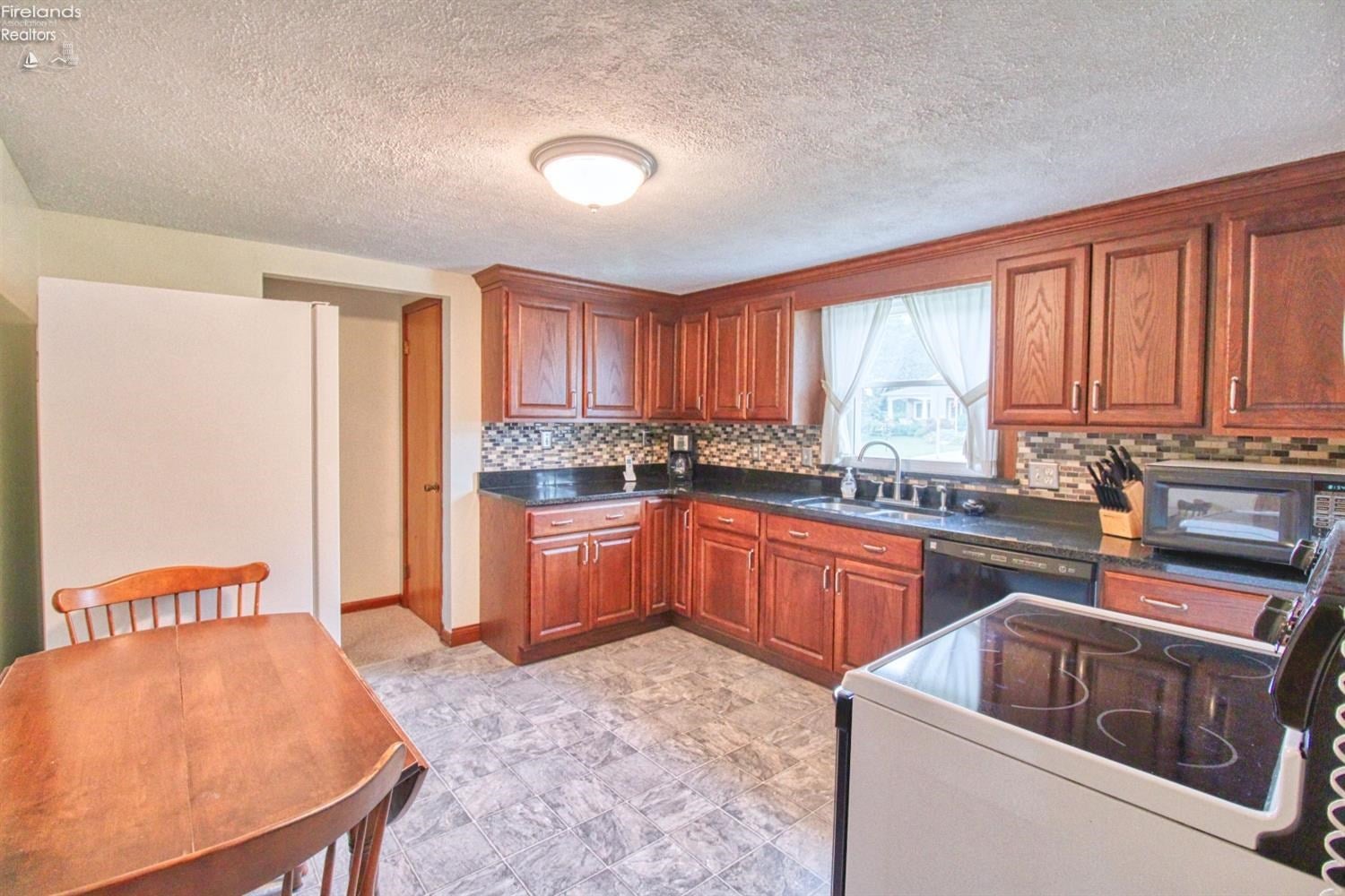 419 West Bogart Road Sandusky, OH 44870 - Photo 6 of 19 Gallery Image 6
