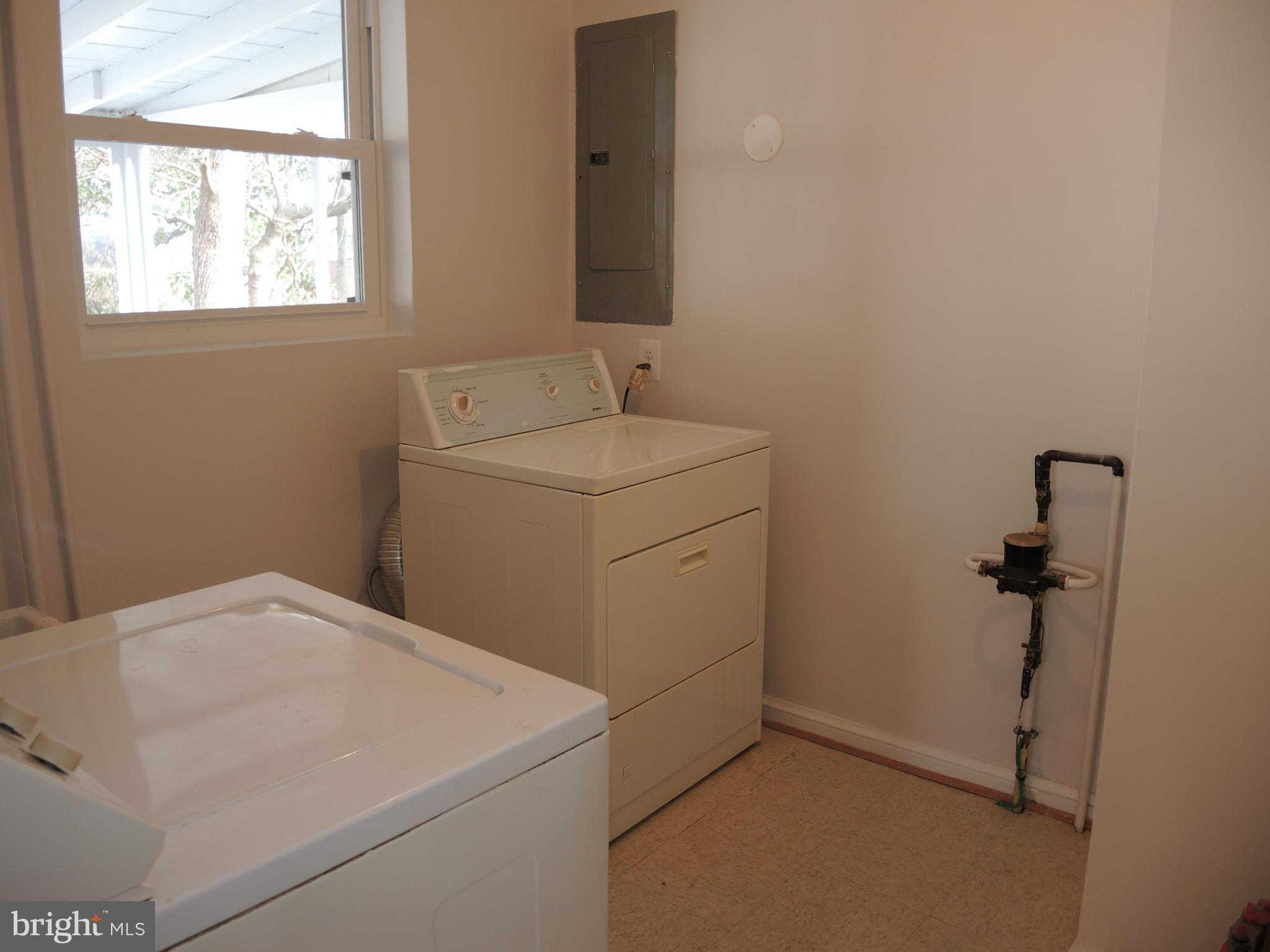 6711 Adelphi Road University Park, MD 20782 - Photo 9 of 19 Interior (General)