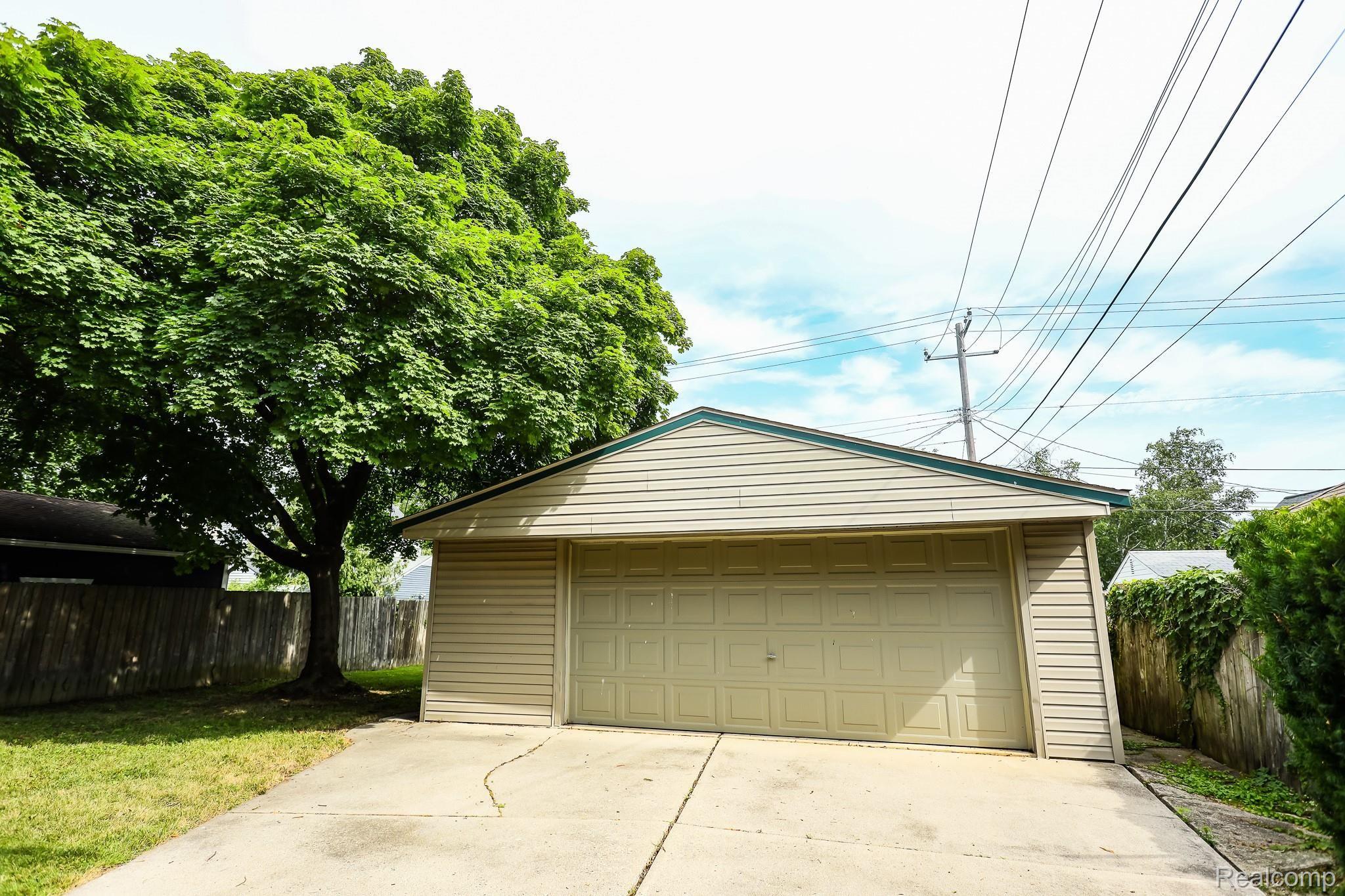 1560 Harvard Road Berkley, MI 48072 - Photo 8 of 32 1560_Harvard04.jpg