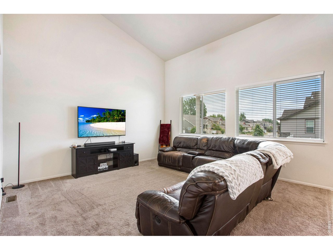 2671 Doe Rdg Way Johnstown, CO 80534 - Photo 11 of 37 Living room