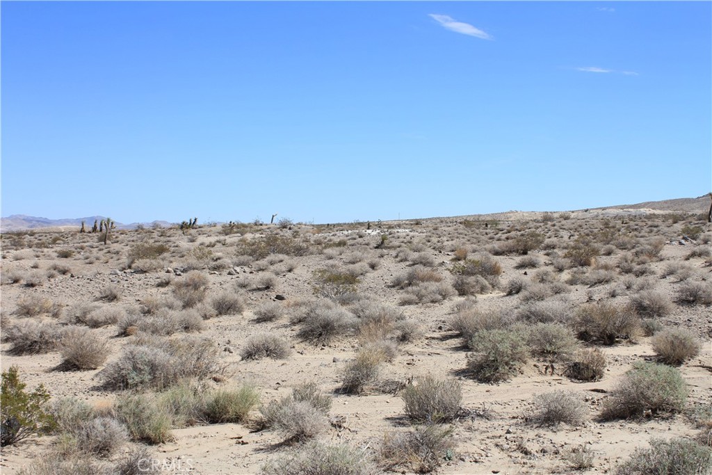 769 Meridian Road Lucerne Valley, CA 92356 - Photo 45 of 71 a view of a snow on the beach