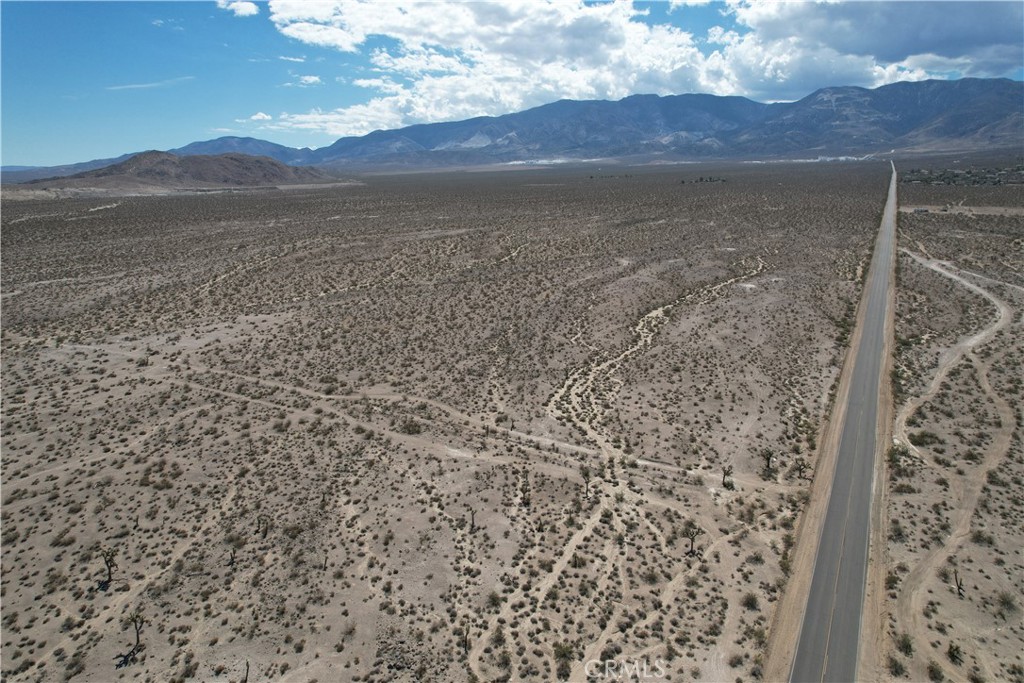 769 Meridian Road Lucerne Valley, CA 92356 - Photo 6 of 71 a view of a dry yard with mountain view