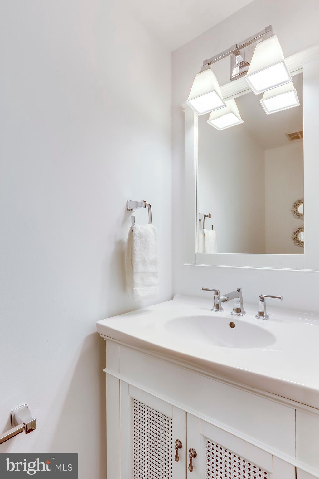 7920 Quarry Ridge Way Bethesda, MD 20817 - Photo 13 of 30 powder room