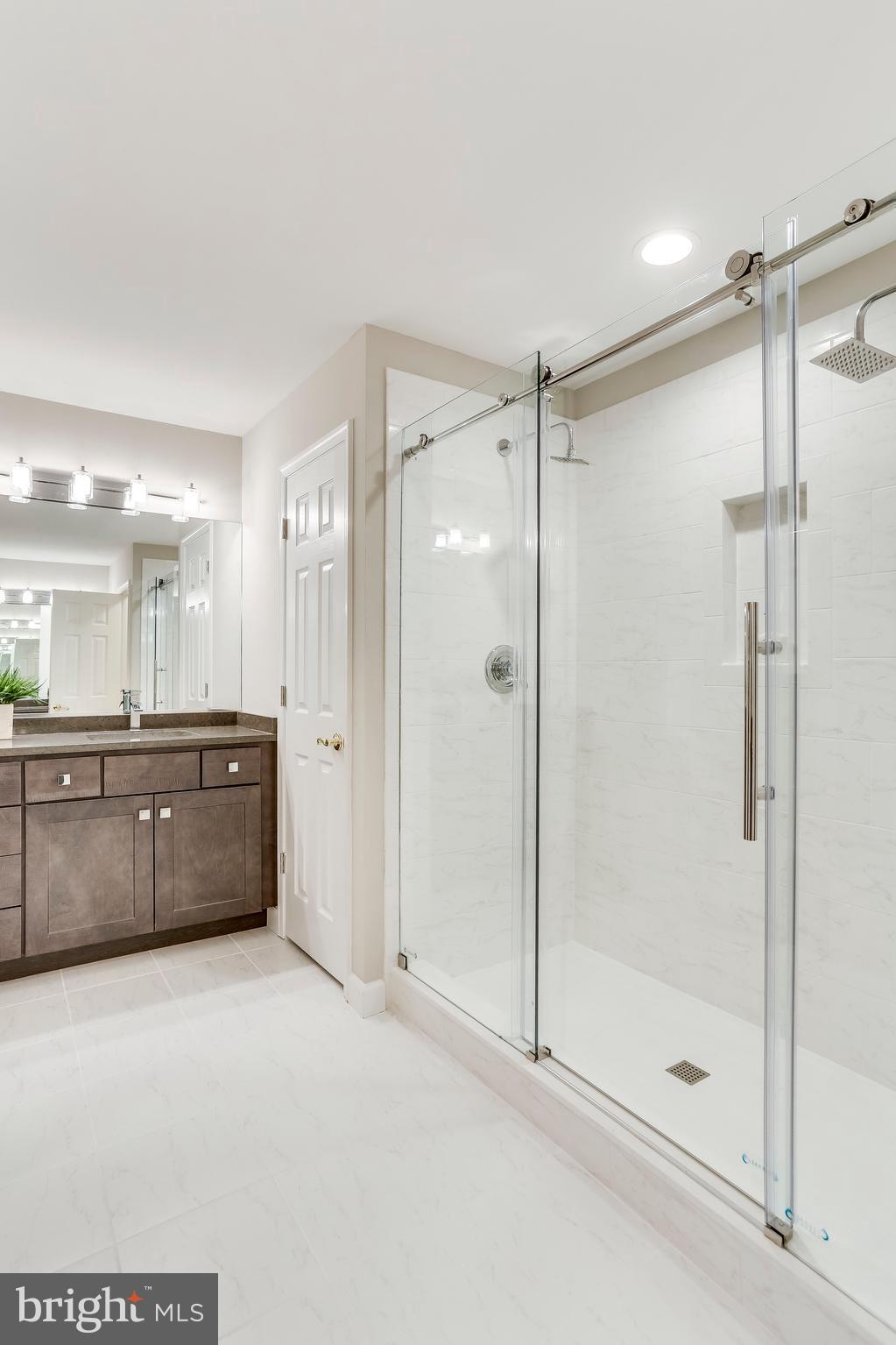7920 Quarry Ridge Way Bethesda, MD 20817 - Photo 23 of 30 Bath (Master)