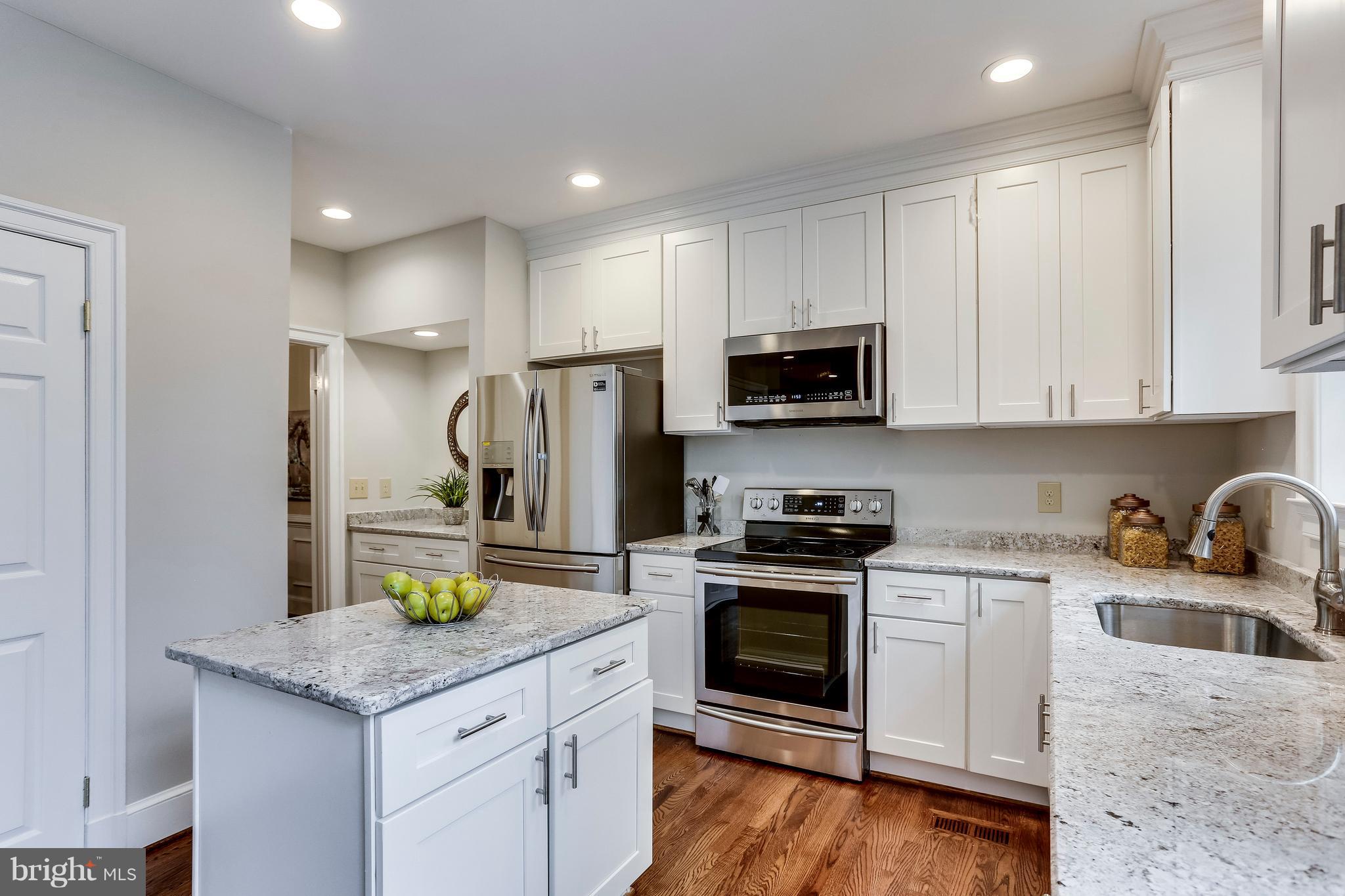 7920 Quarry Ridge Way Bethesda, MD 20817 - Photo 6 of 30 Kitchen