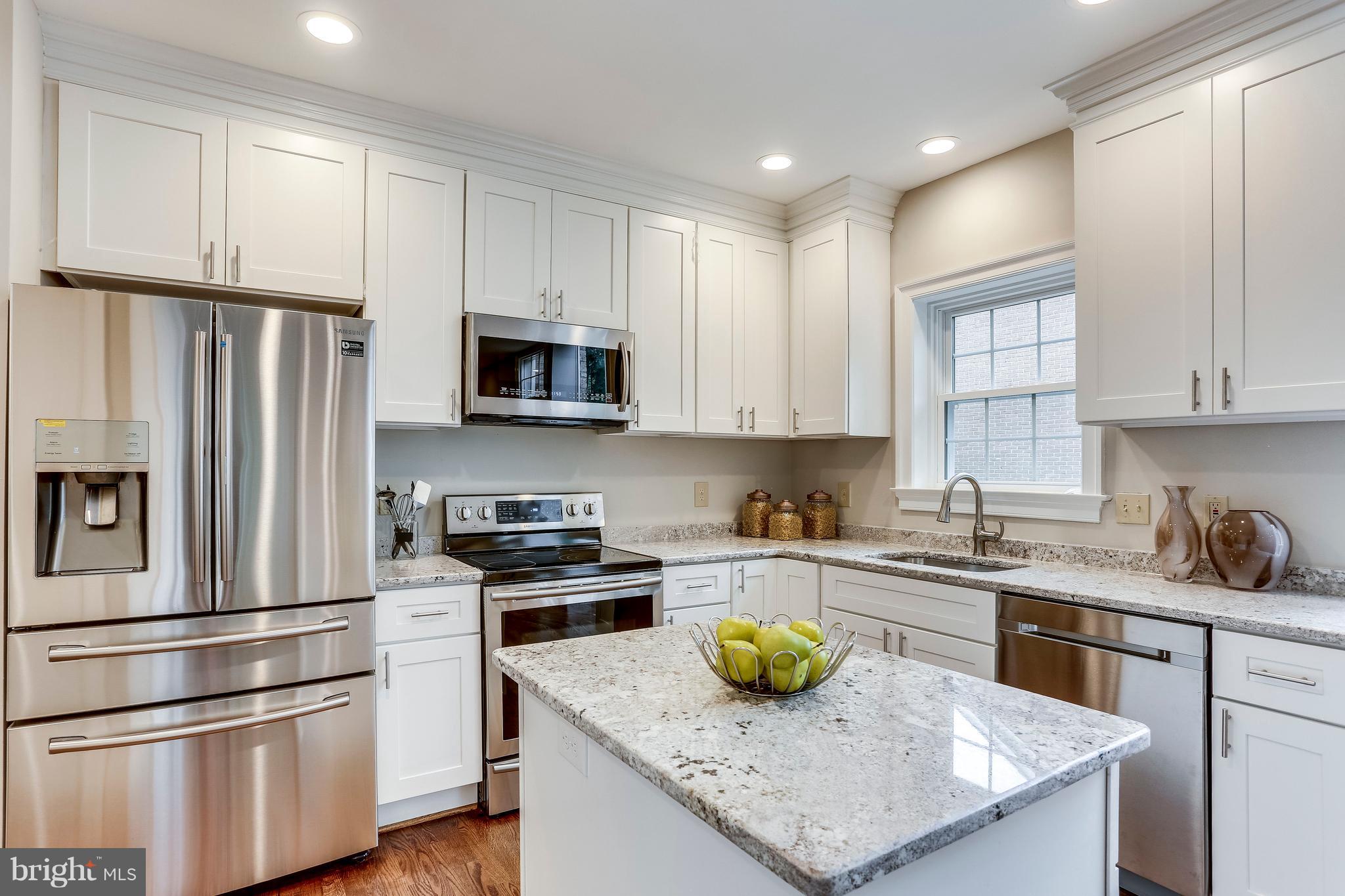 7920 Quarry Ridge Way Bethesda, MD 20817 - Photo 8 of 30 Kitchen