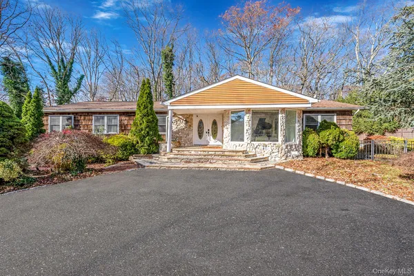 $1,349,999 | 25 Farmington Lane, Melville, NY 11747