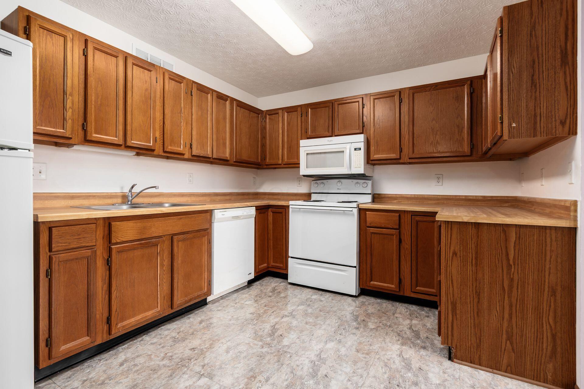 5885 Beechcroft Road, Unit 306 Columbus, OH 43229 - Photo 11 of 33 010_c66_i 5885 Beechcroft 049