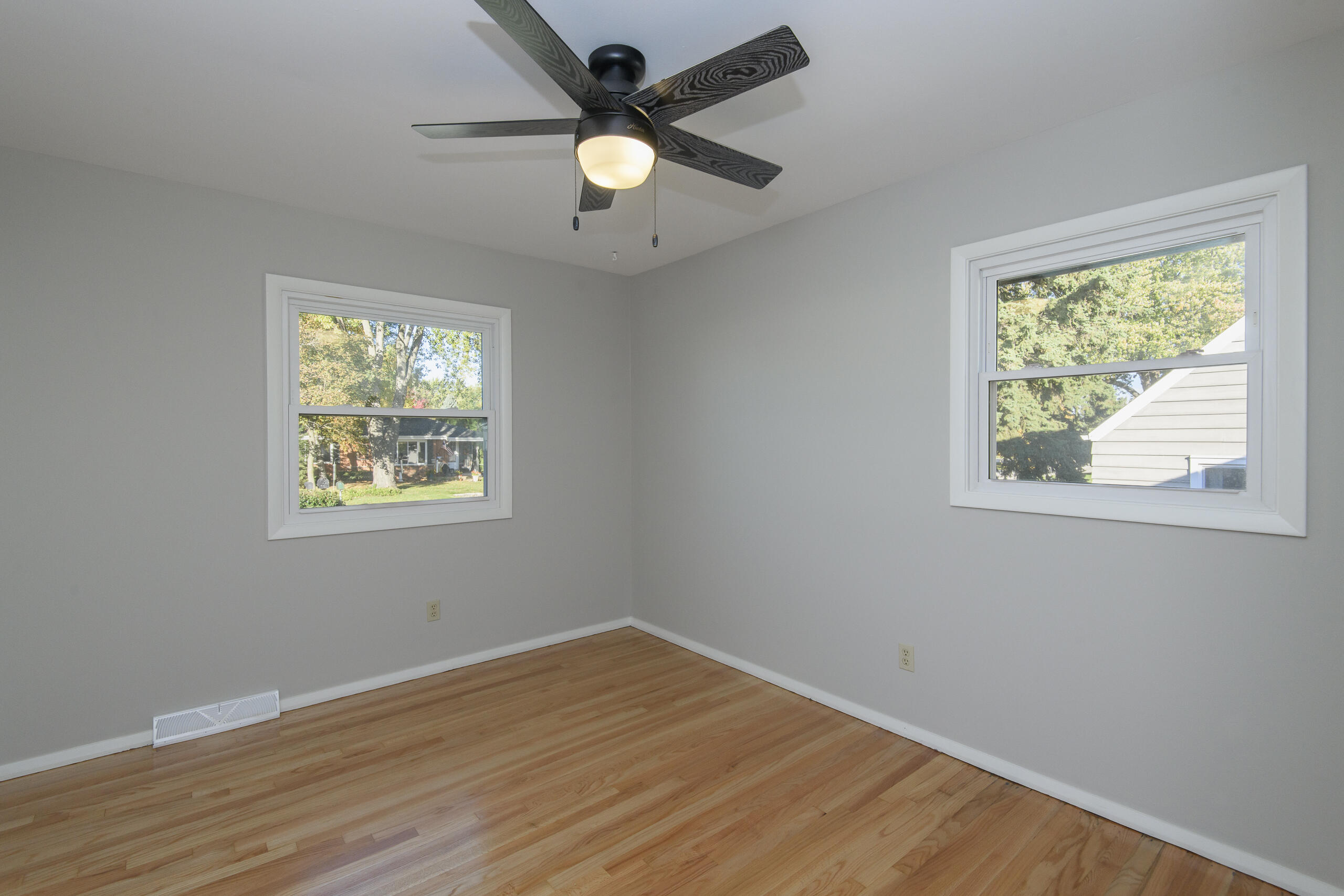 5970 South 34th Street Greenfield, WI 53221 - Photo 9 of 25 Primary Bedroom