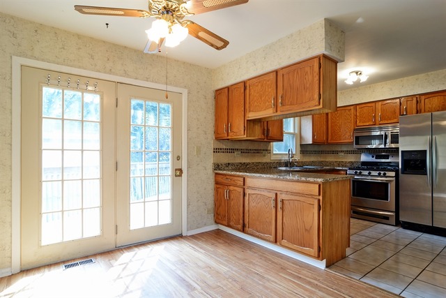 268 Vista Road Lake Zurich, IL 60047 - Photo 3 of 15