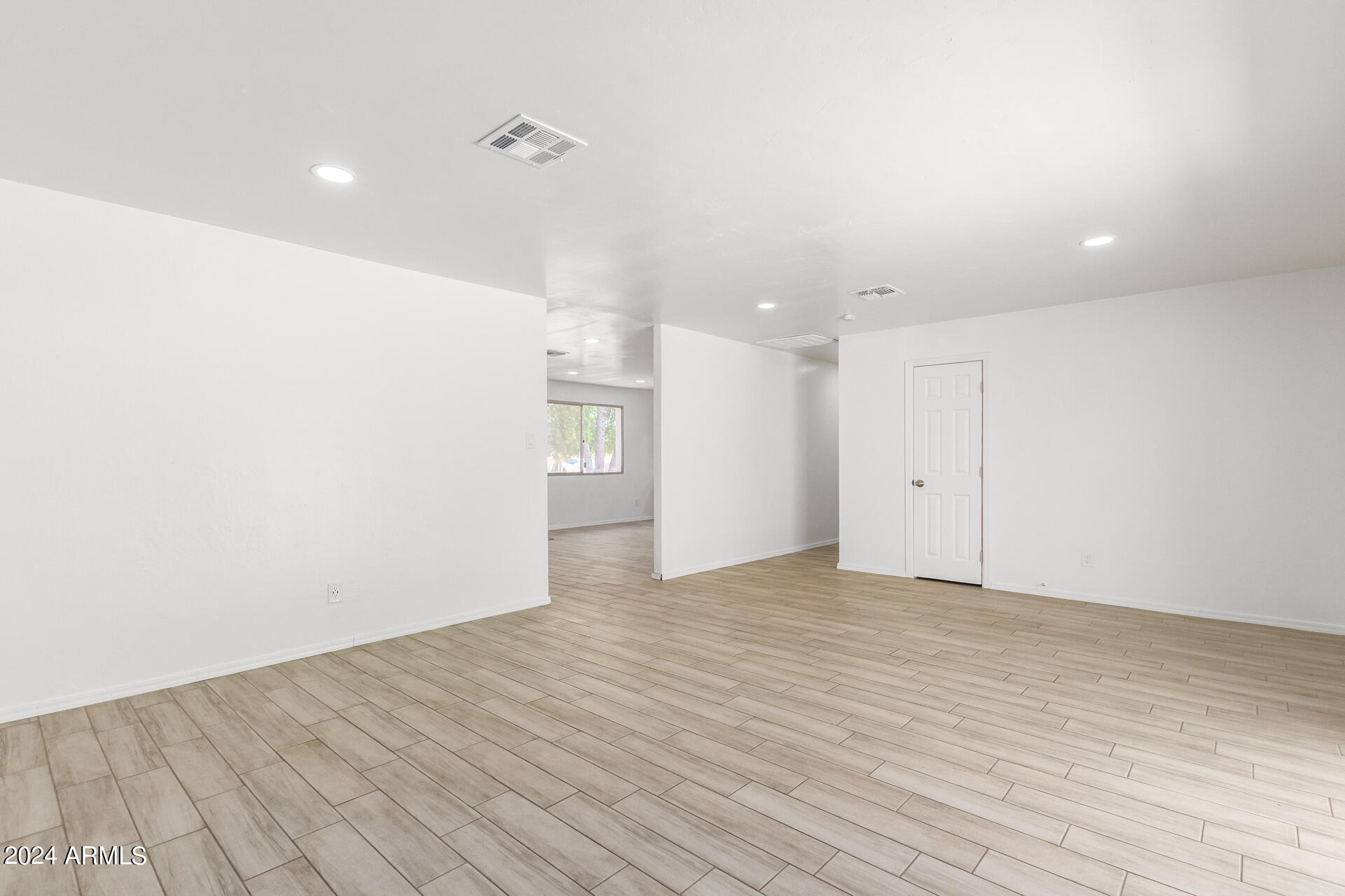 8248 West Piccadilly Road Phoenix, AZ 85033 - Photo 5 of 28 08-Piccadilly