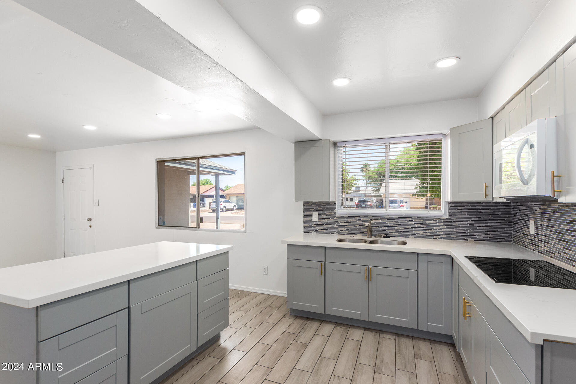 8248 West Piccadilly Road Phoenix, AZ 85033 - Photo 7 of 28 14-Piccadilly