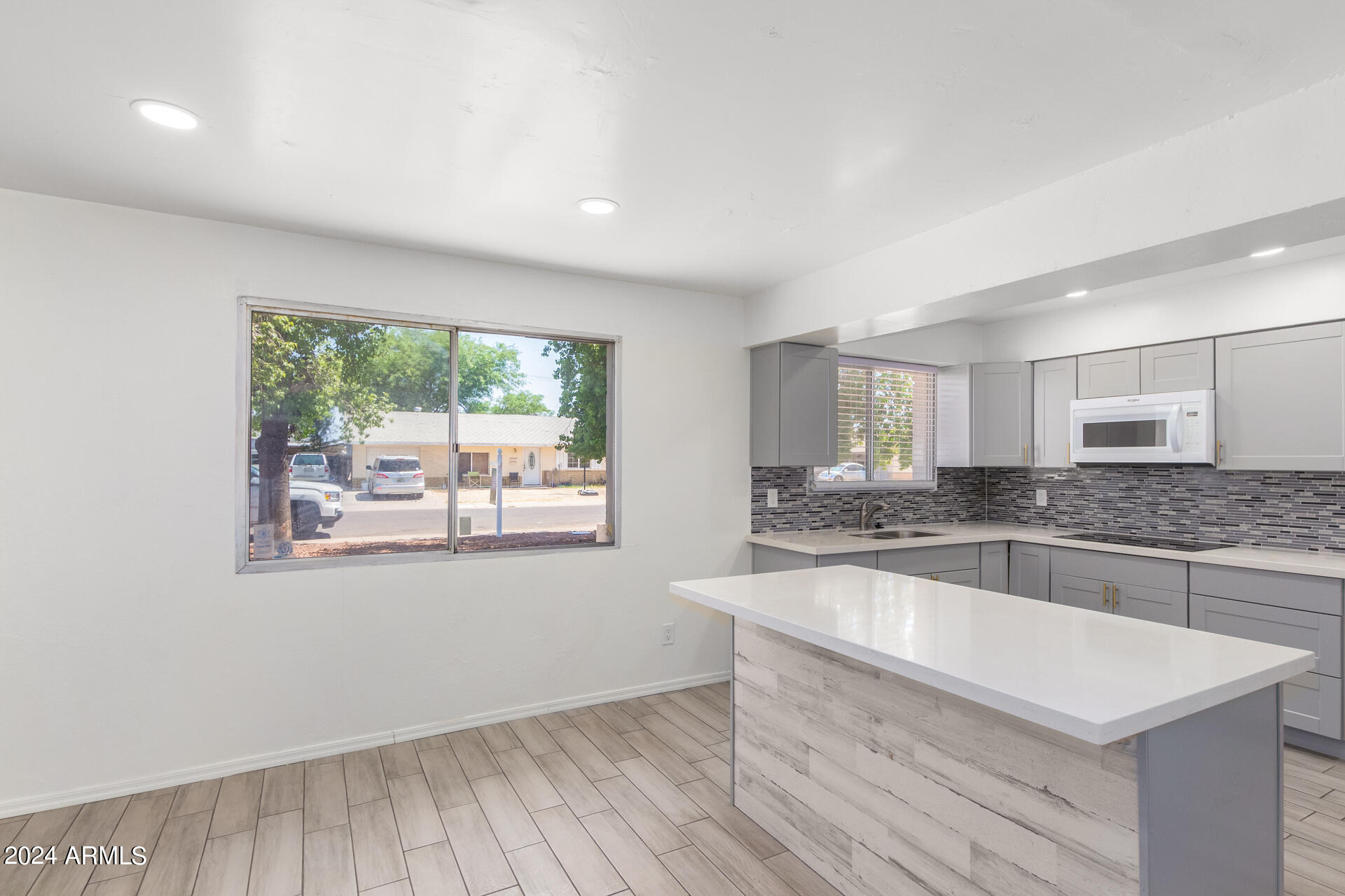 8248 West Piccadilly Road Phoenix, AZ 85033 - Photo 8 of 28 06-Piccadilly