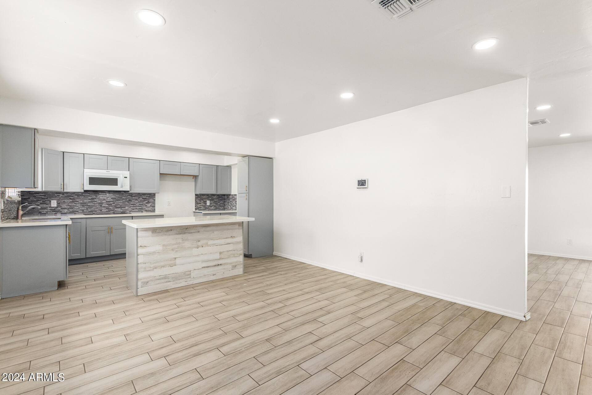 8248 West Piccadilly Road Phoenix, AZ 85033 - Photo 10 of 28 09-Piccadilly