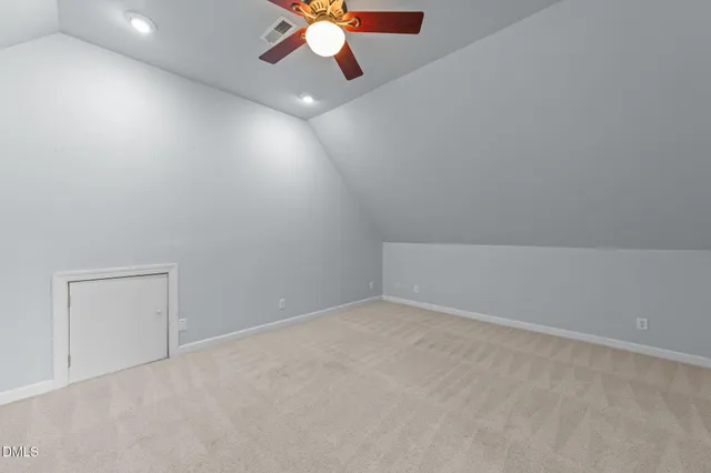 en empty room with ceiling fan and window