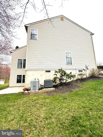 a view of a house with backyard and garden