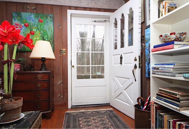 27 Range Road Rowayton, CT 06853 - Photo 4 of 21 a room with furniture and a potted plant