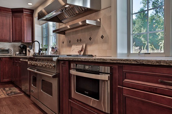 296 Davis Road Bedford, MA 01730 - Photo 4 of 30 Gallery Image 4