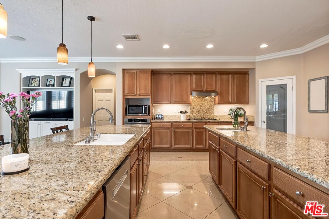 23834 Rio Ranch Way Valencia, CA 91354 - Photo 11 of 37