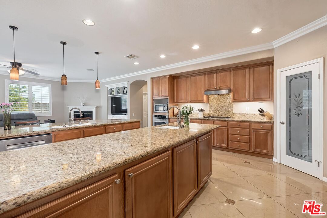 23834 Rio Ranch Way Valencia, CA 91354 - Photo 13 of 37