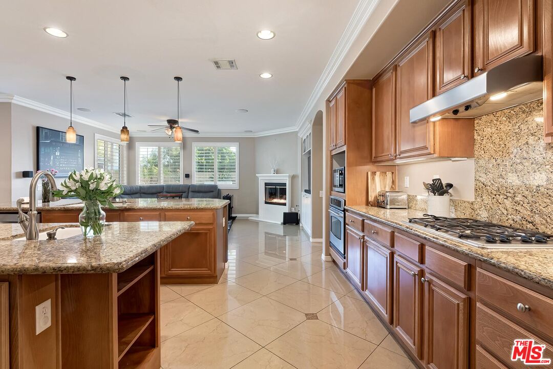 23834 Rio Ranch Way Valencia, CA 91354 - Photo 14 of 37