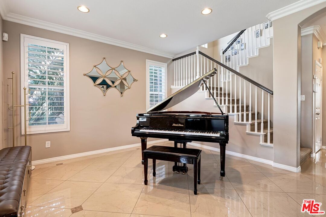 23834 Rio Ranch Way Valencia, CA 91354 - Photo 3 of 37